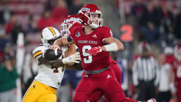 Jake Haener (9) throws a pass against the Wyoming Cowboys